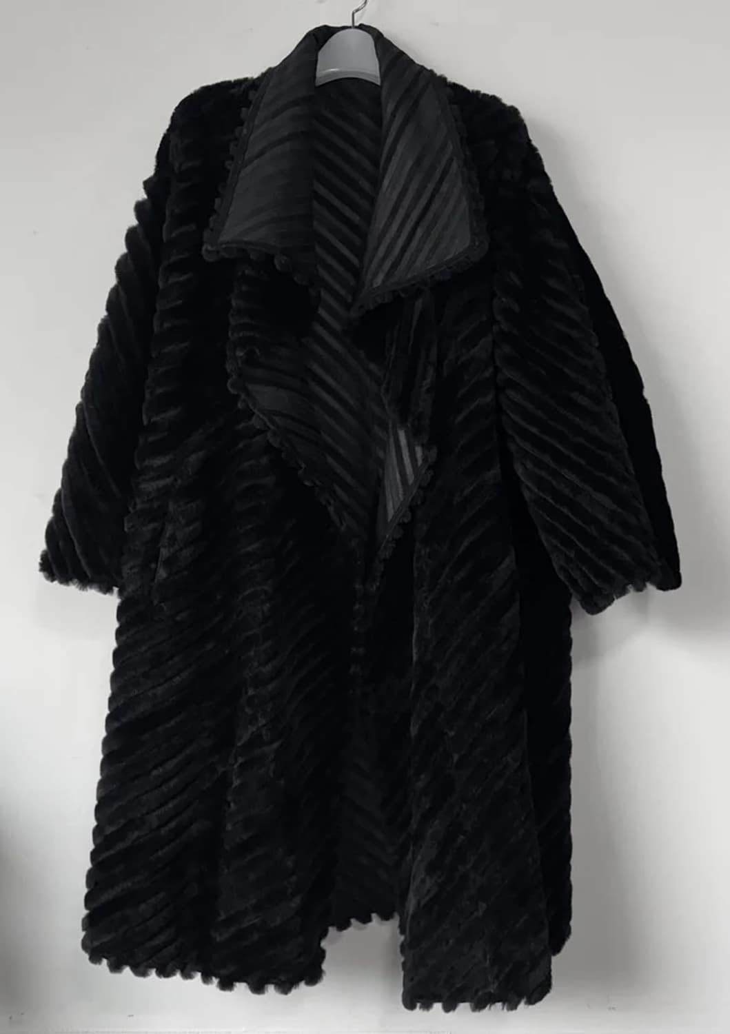 이브살로몬 2024 리버시블 메리노 드레이프 레더 롱 코트 상품이미지4