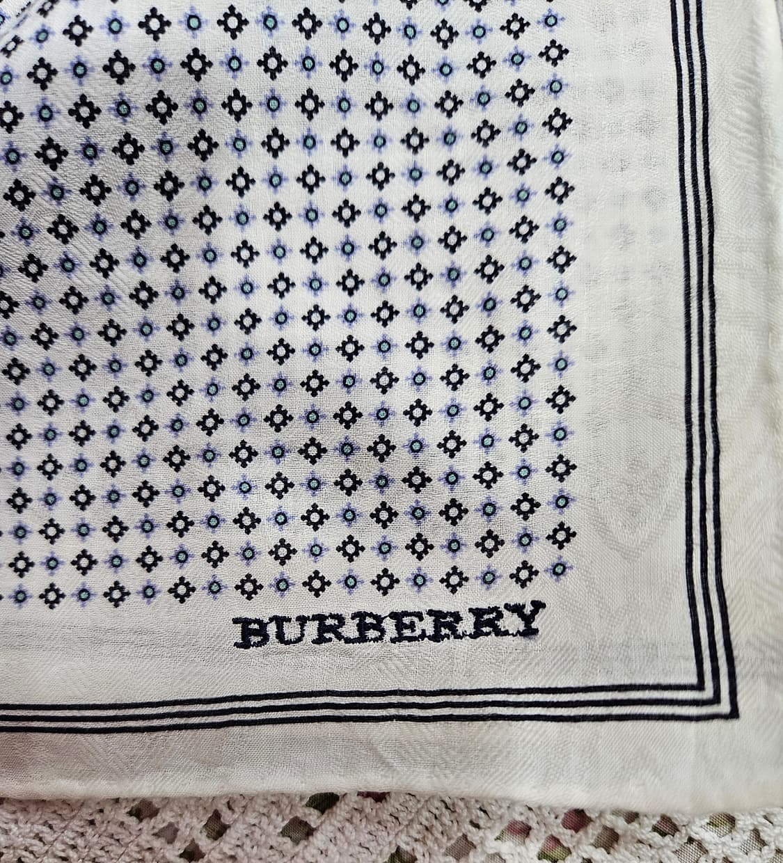 버버리(BURBERRY) 마이크로 패턴 손수건 상품이미지5