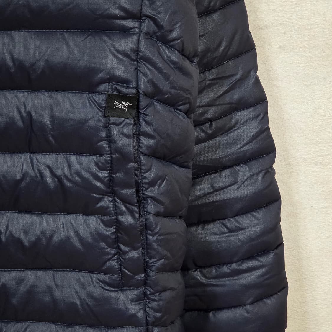 아크테릭스 네이비 경량 패딩 상품이미지3