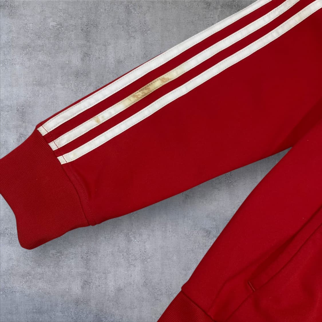 아디다스 레드 컬러 스몰 로고 슈퍼스타 트랙탑 상품이미지4