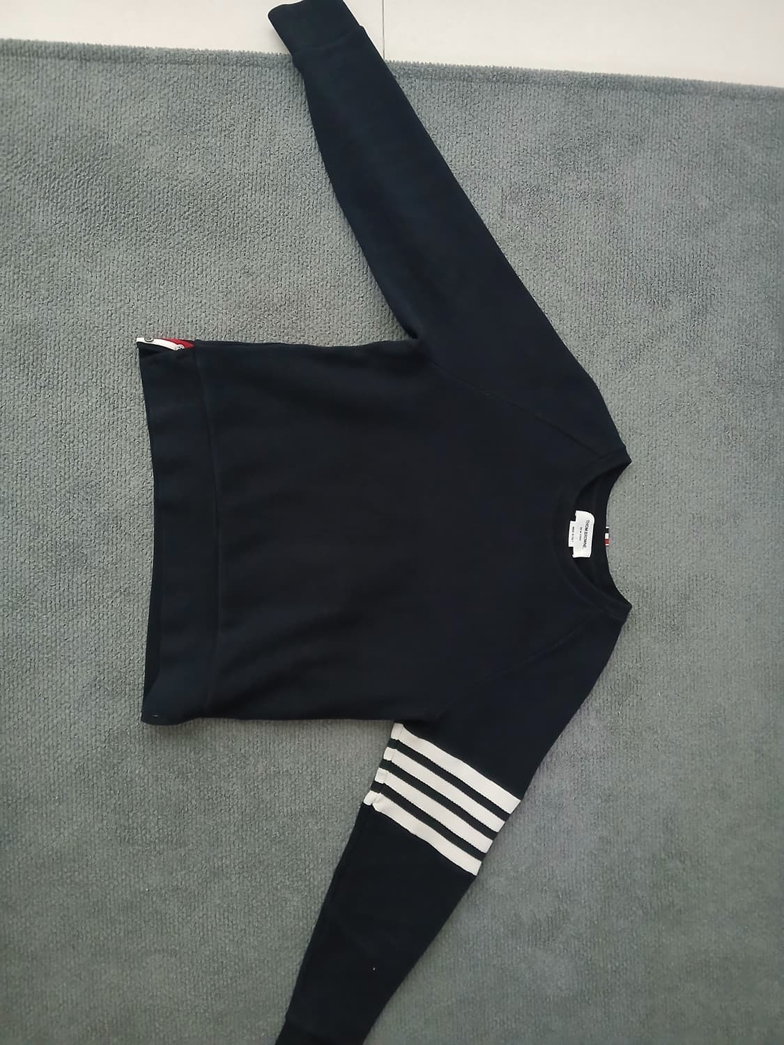 톰브라운 맨투맨 니트 판매합니다 상품이미지1