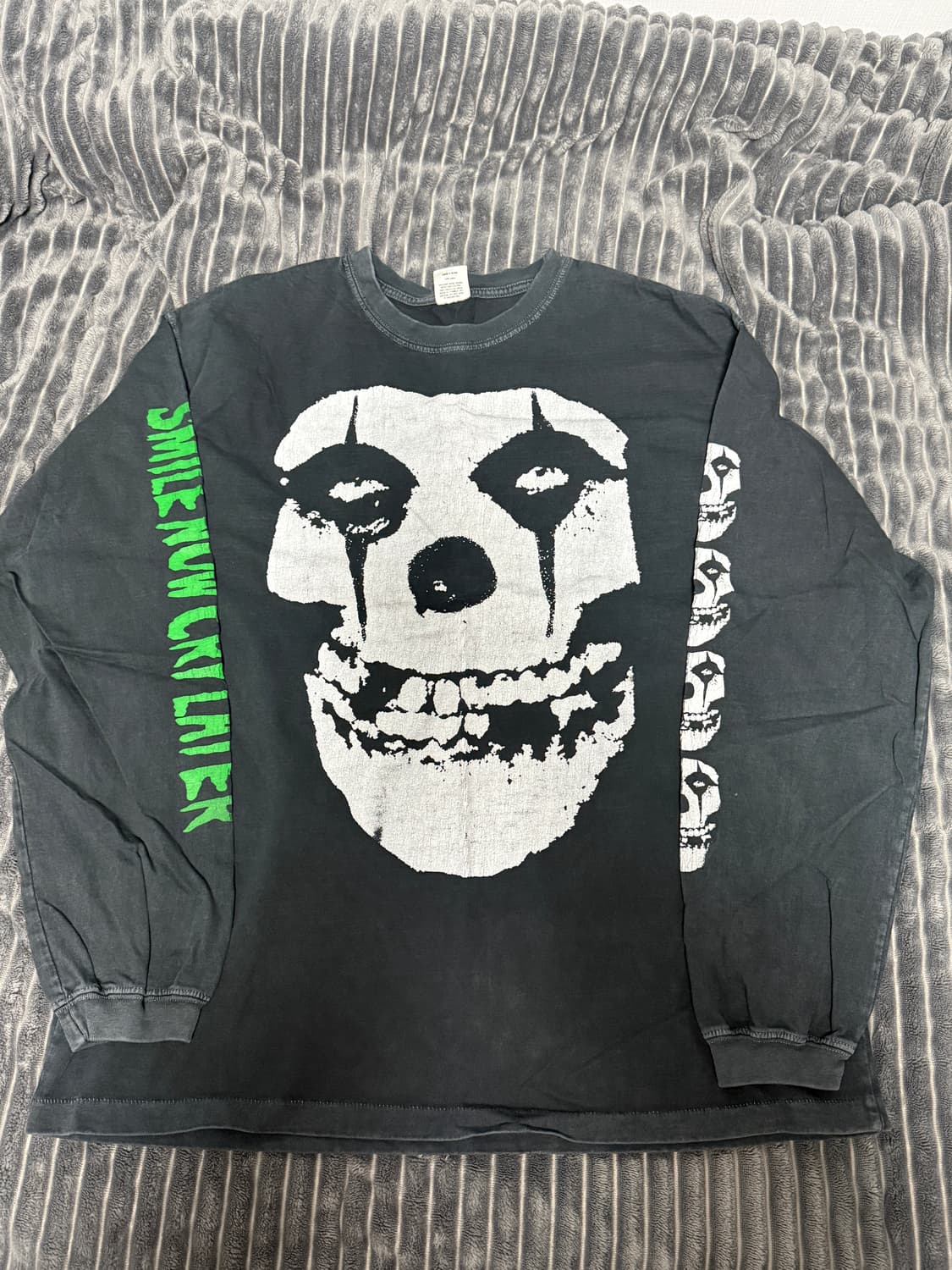 블랙아웃 피어스 스컬 롱슬리브 L사이즈 상품이미지1