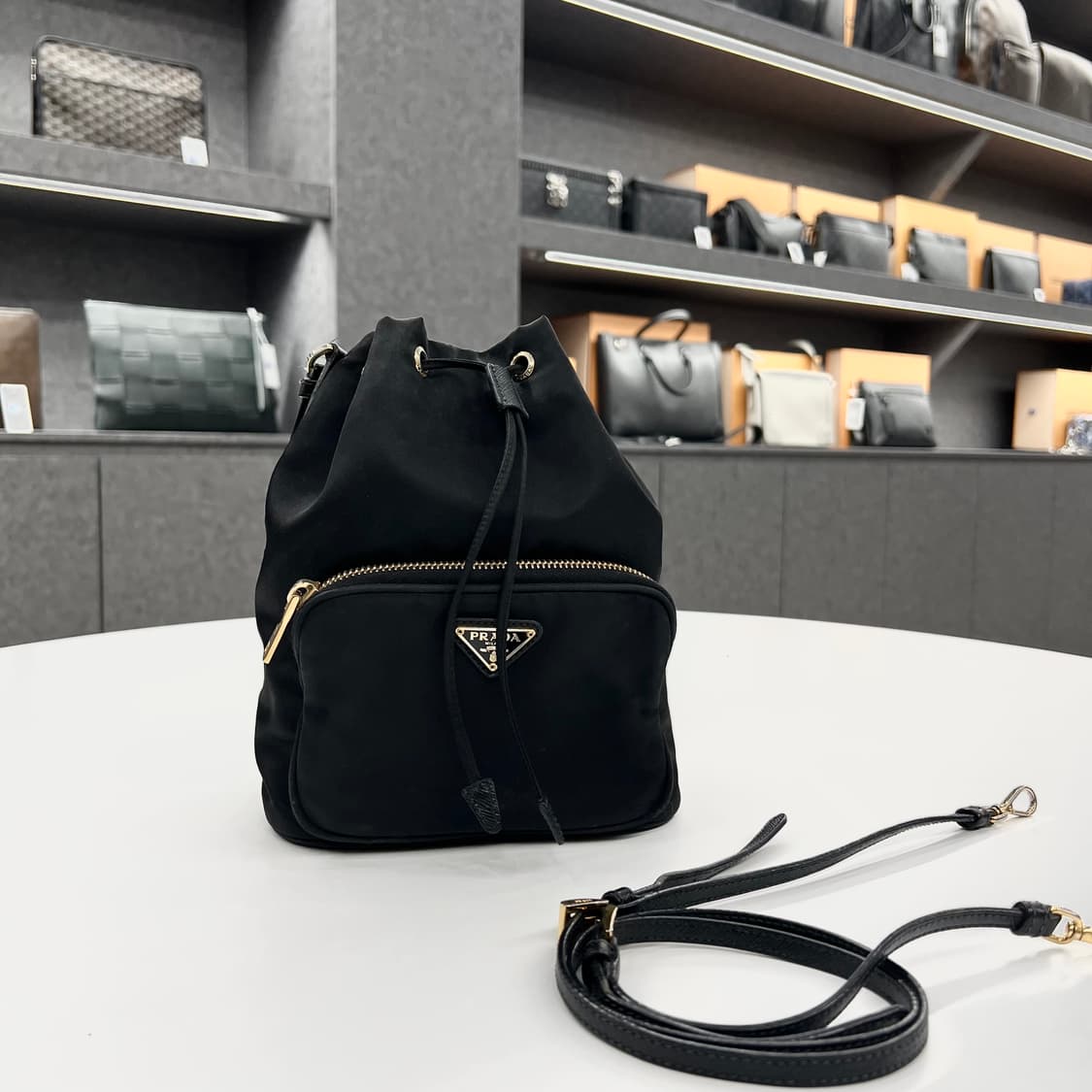 프라다 삼각로고 리나일론 듀엣 버킷백 상품이미지1