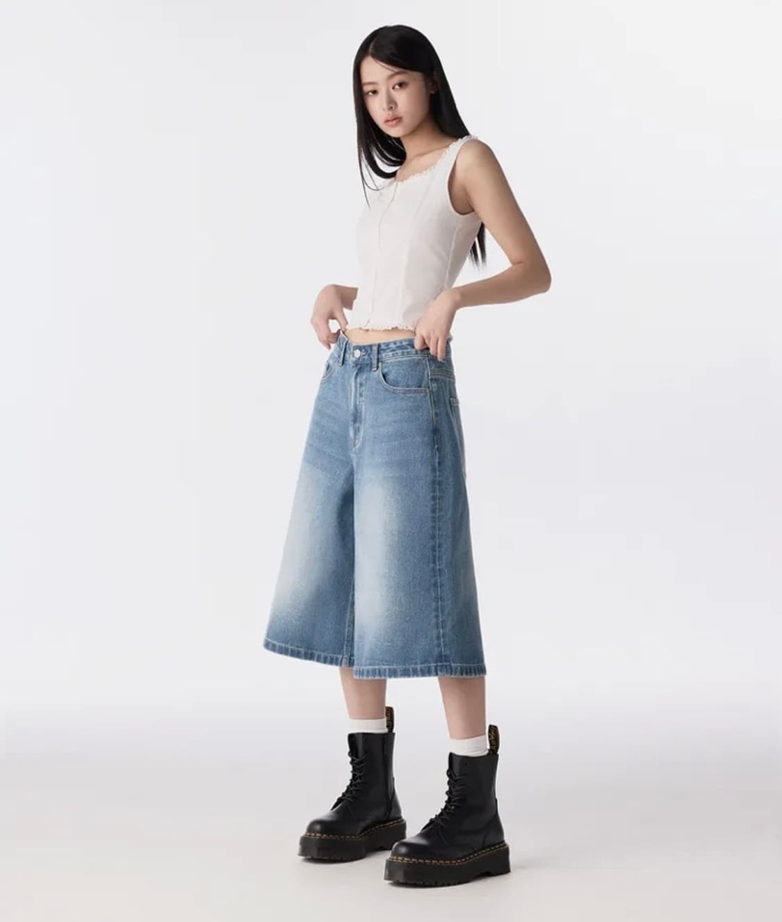 우먼즈 빅 브러쉬 와이드 버뮤다 데님 팬츠 24 상품이미지1