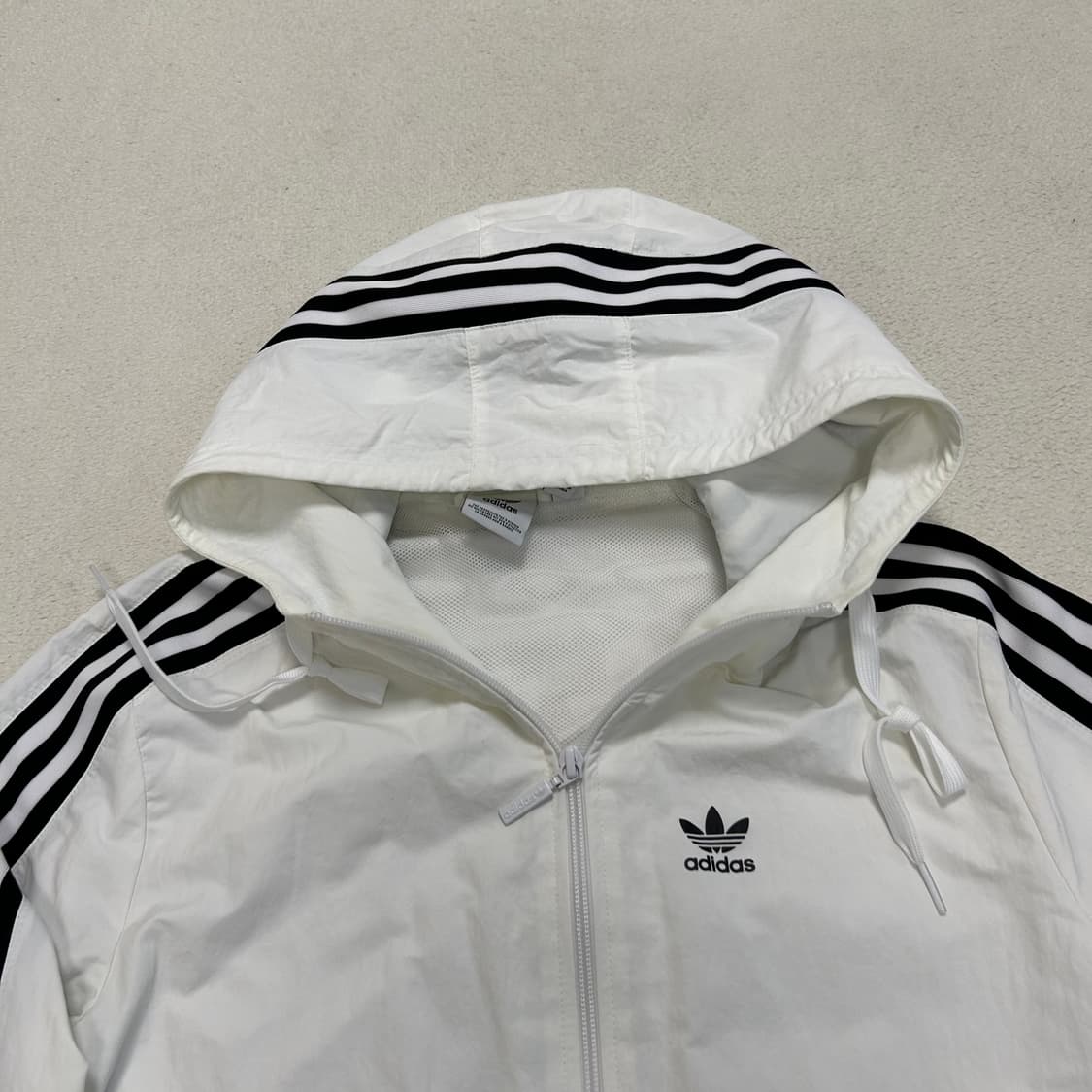 Adidas white lock-up windbreaker 상품이미지5