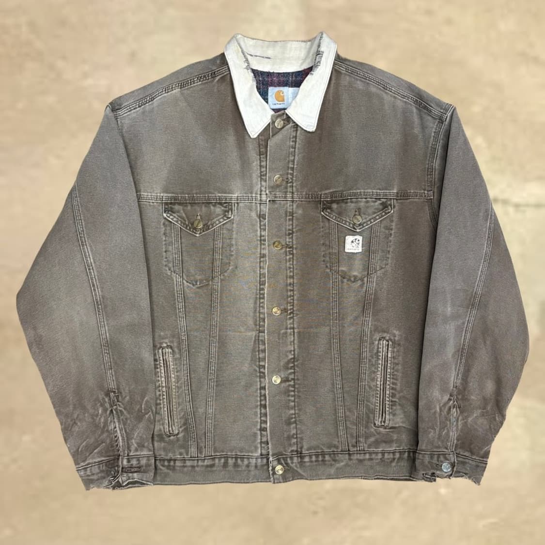 칼하트 진 트러커 브라운 재킷 상품이미지2