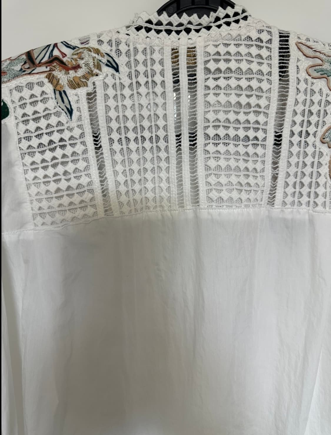 한섬타임TIME 화이트 플라워 자수 블라우스 상품이미지5