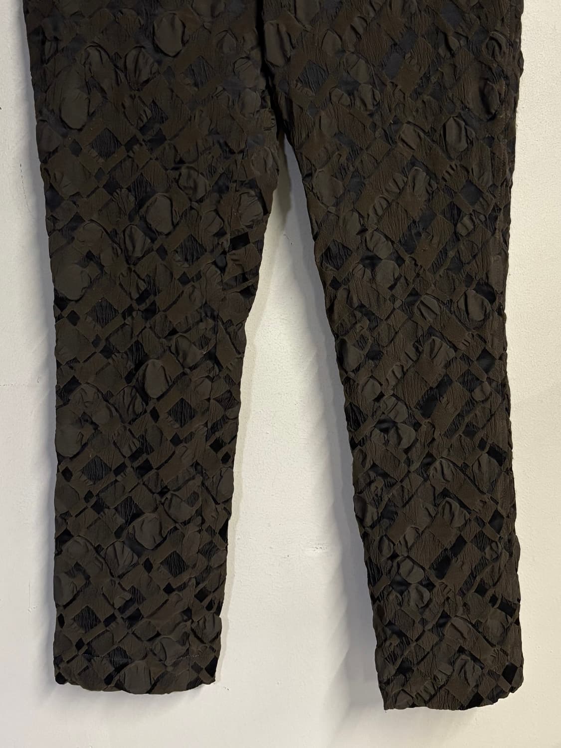 ISSEY MIYAKE textured pants  상품이미지3