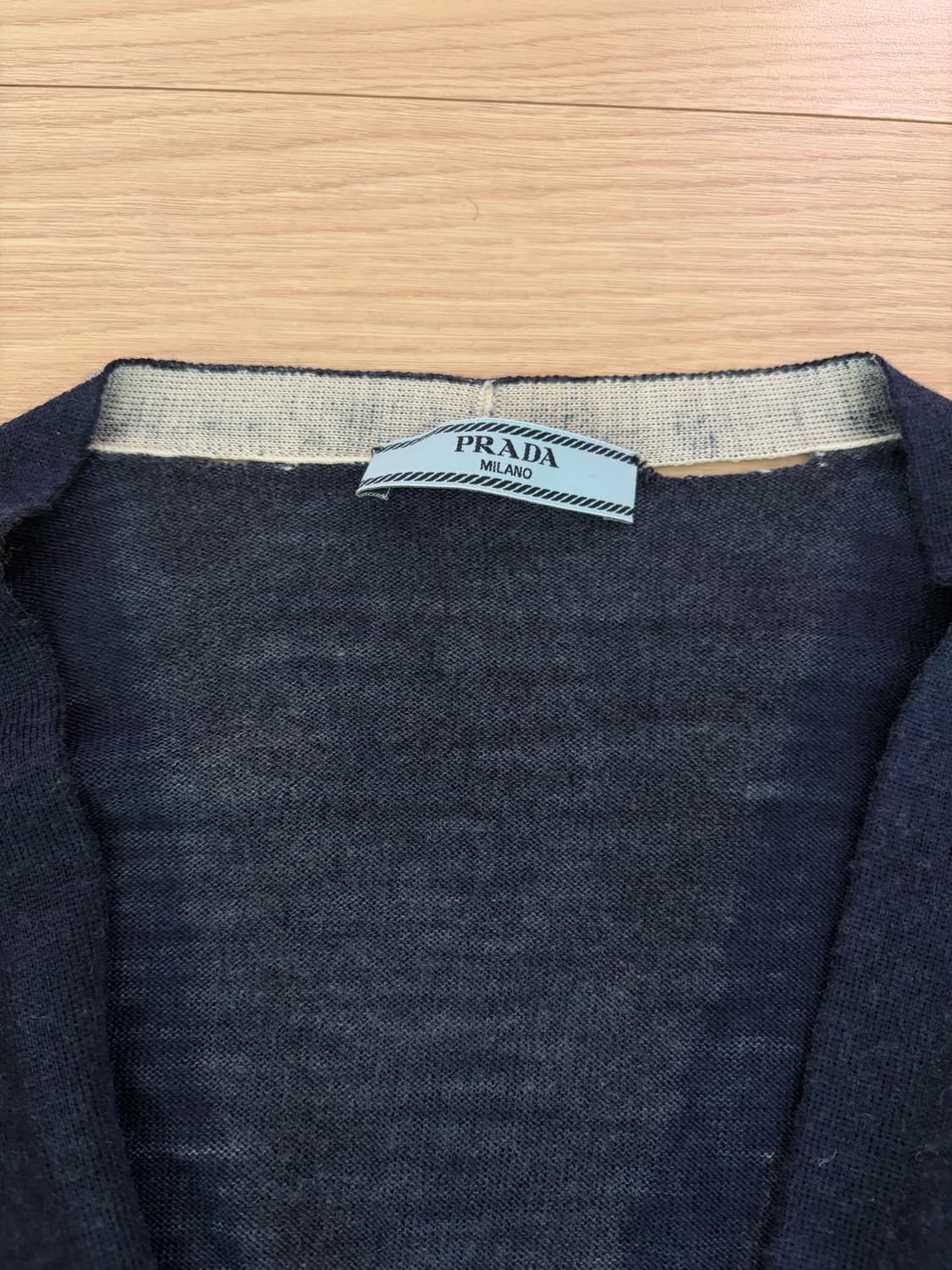Prada V neck Cardigan 상품이미지5