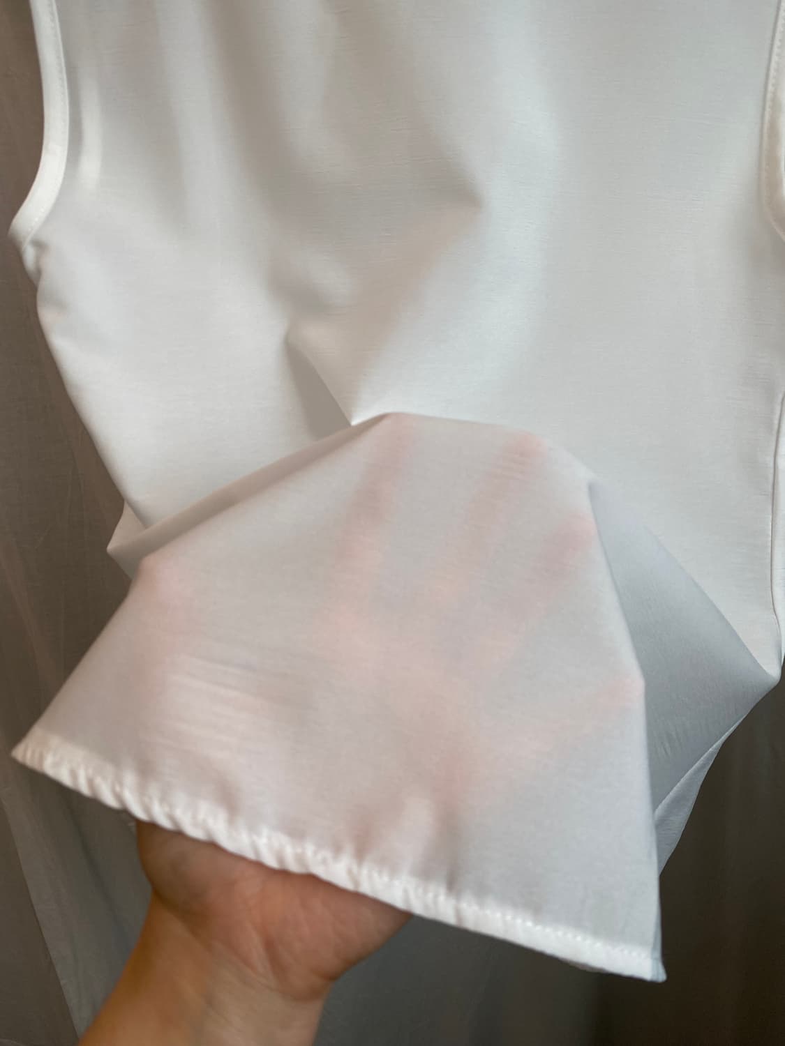 브이넥 화이트 슬리브리스탑(M) 상품이미지8