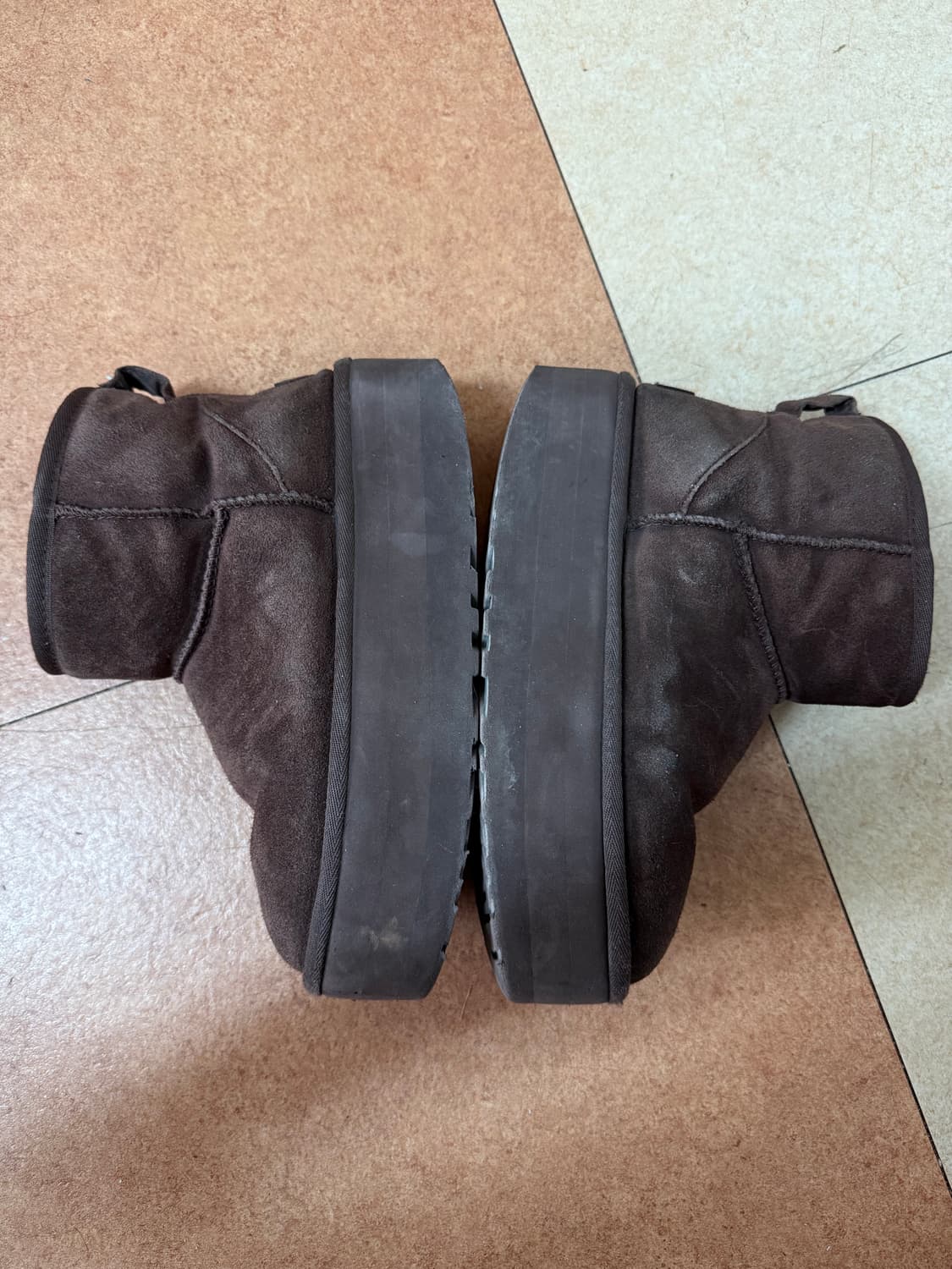 어그 클래식 울트라 미니 플랫폼 부츠 번트 시더 상품이미지3