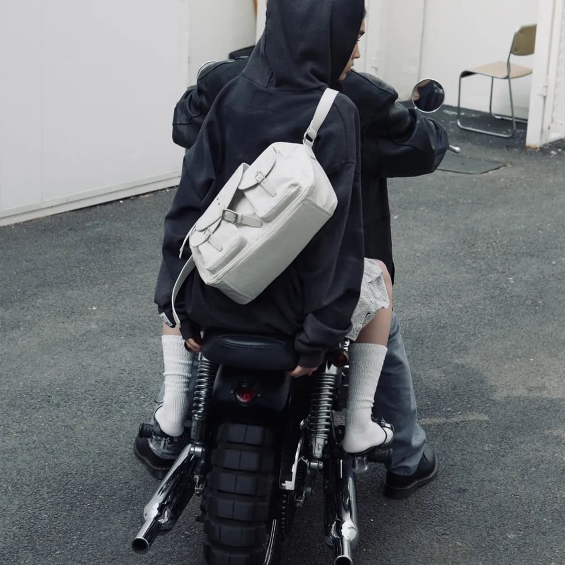 데뷔옹 바이커백 아이보리 상품이미지2