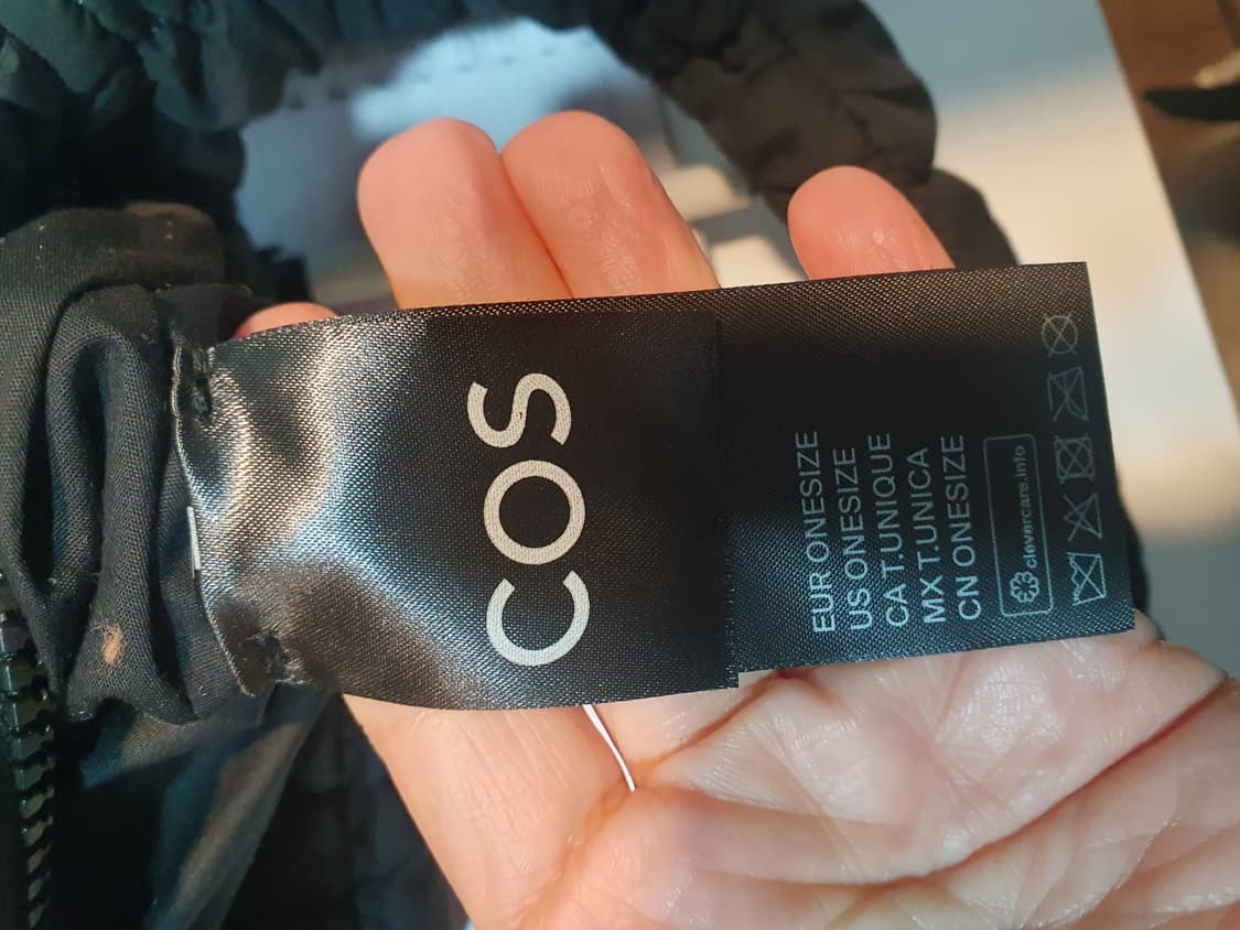 COS 코스 퀼티드 미니백 블랙 구름백 상품이미지4