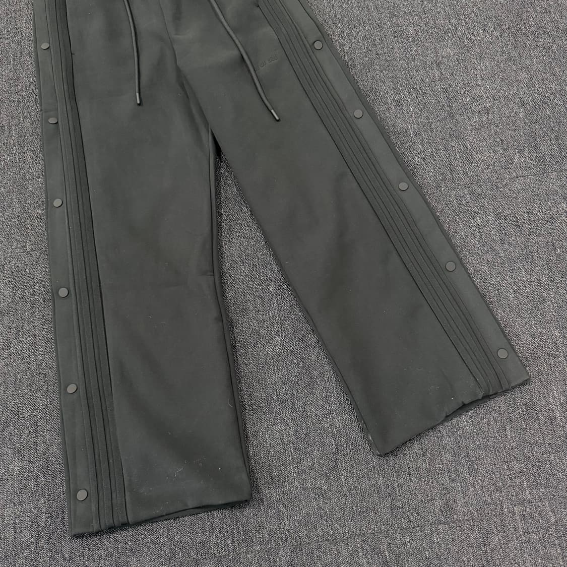 아디다스 x 피어오브갓 애슬레틱스 티어어웨이 팬츠 상품이미지3