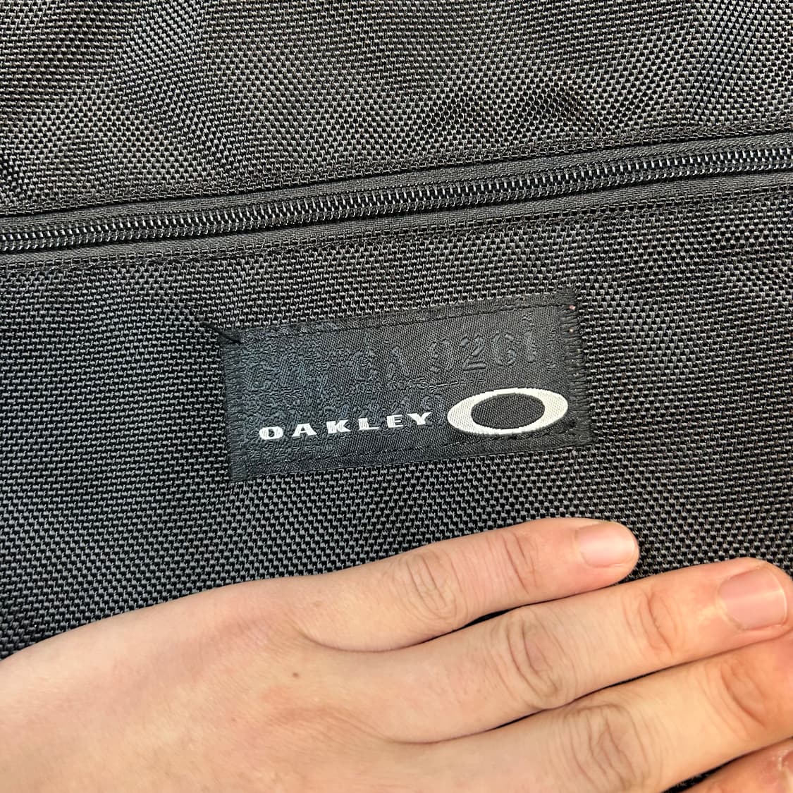 오클리 아이코닉 블랙 메신저백 크로스백 가방 상품이미지5