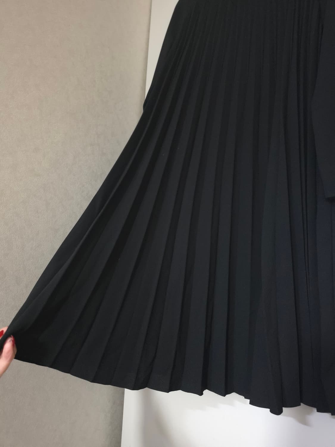 COS 블랙 플리츠 롱자켓 상품이미지4