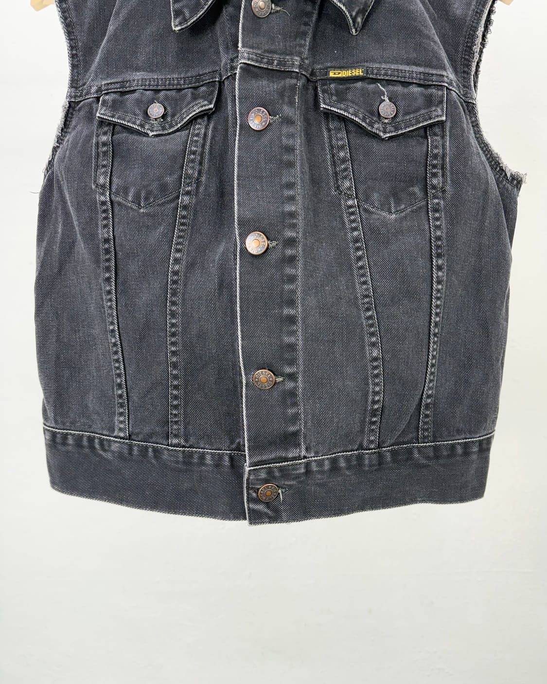 디젤 인더스트리 에지 워시드 데님 베스트 상품이미지4