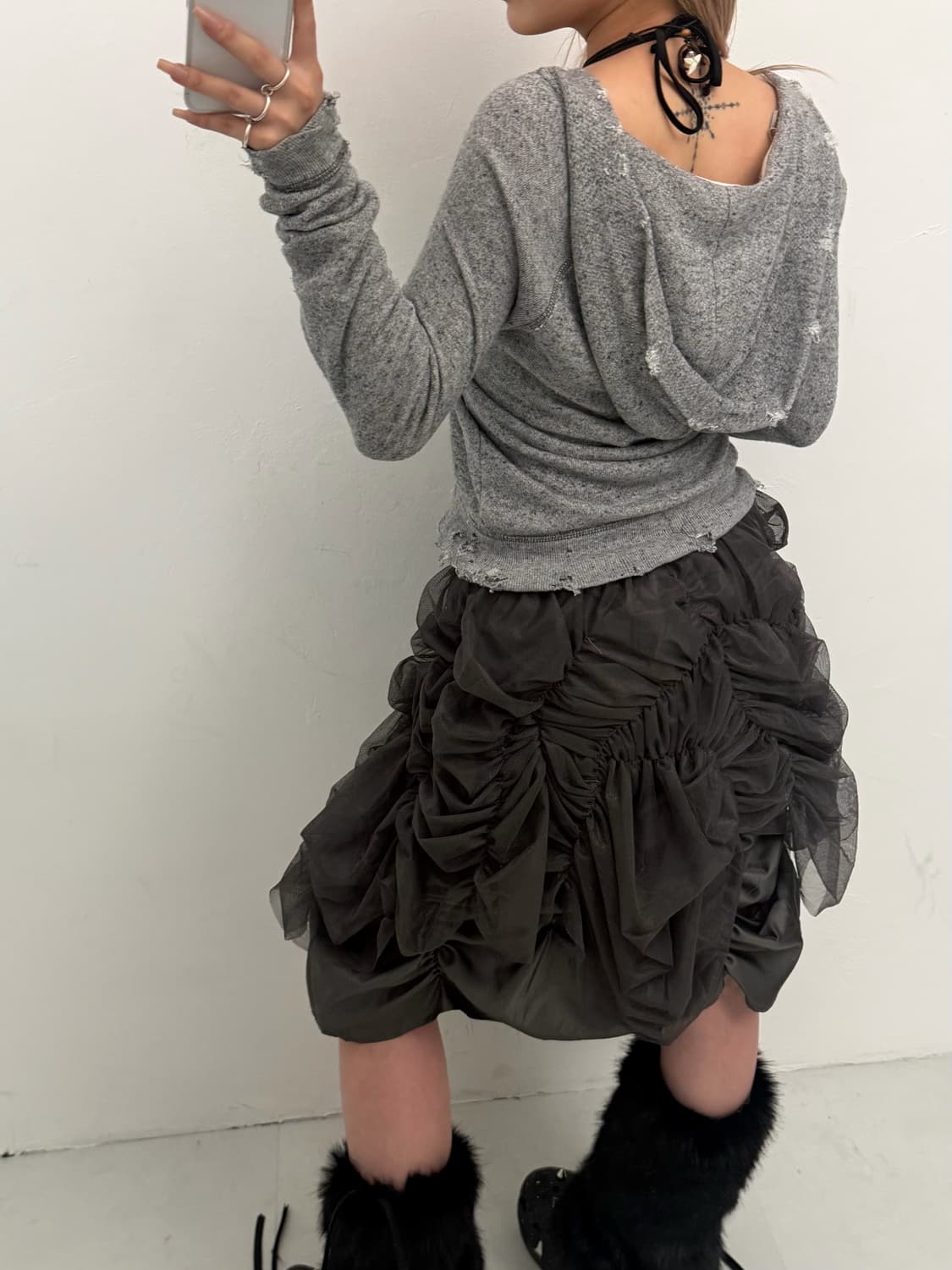 차콜 시스루 셔링 미디 스커트  상품이미지3