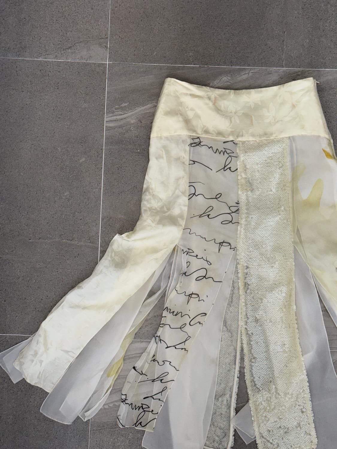 Ivory oriental floral lettering slit sk 상품이미지2