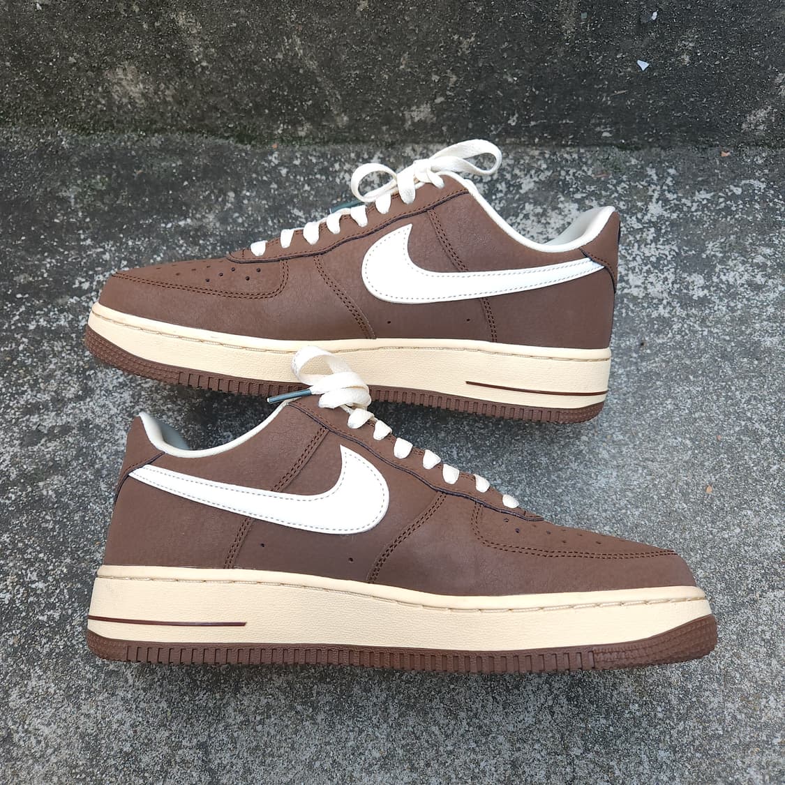 [260] 나이키 에어포스 1 '07 카카오 와우 코코넛 밀크 상품이미지4