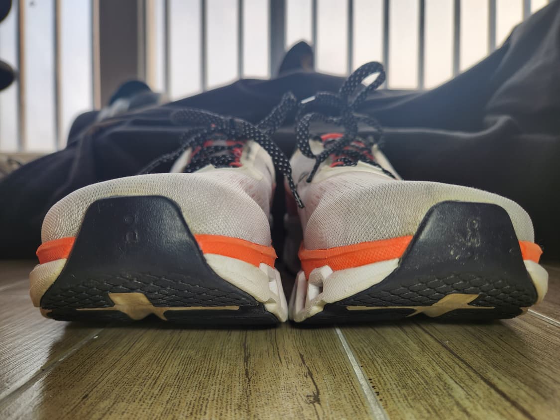 온 러닝(On Running) 클라우드몬스터2 화이트 플레임 (265) 상품이미지6