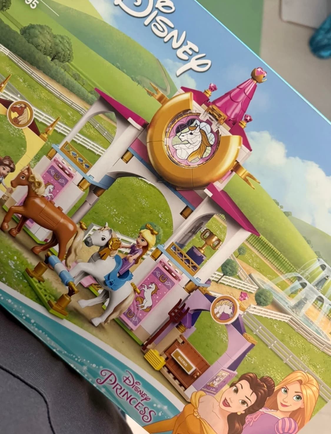 레고 정품 라푼젤의 왕실 말 훈련소 상품이미지1