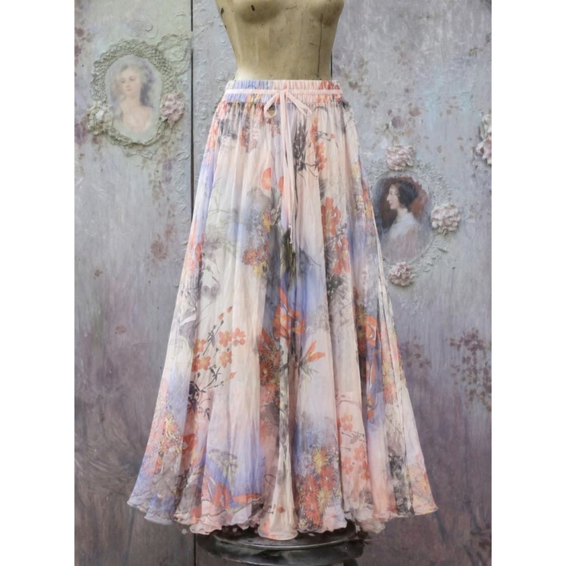 오로라 빛 롱 스커트 상품이미지1