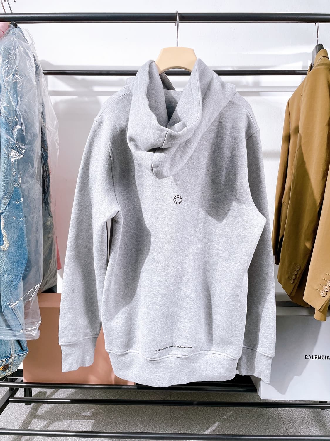 (정품/새상품) 알릭스 공용 그레이 레터링 로고 프린트 기모 후드 상품이미지3