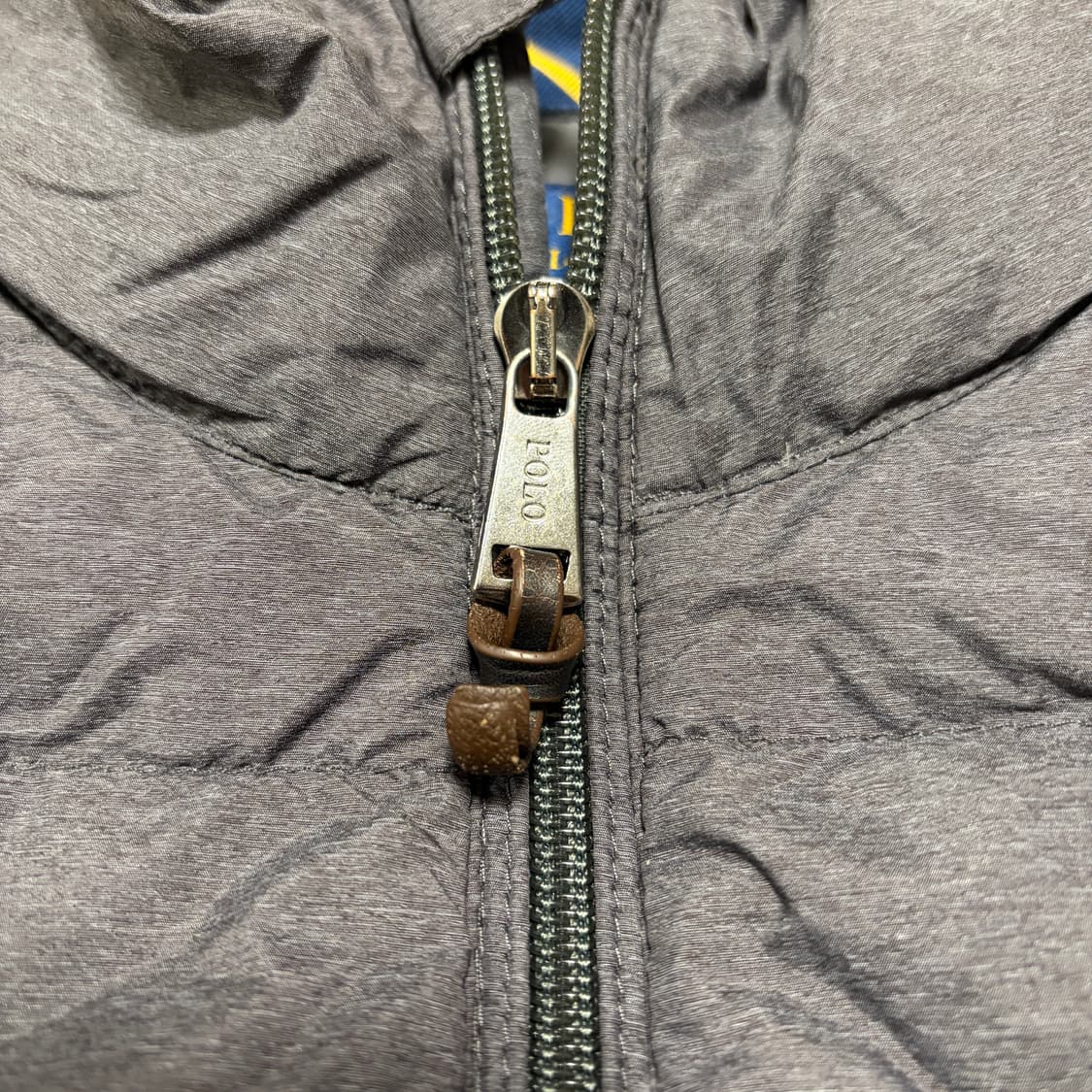 폴로 랄프로렌 차콜 브라운 다운 경량 베스트 상품이미지3