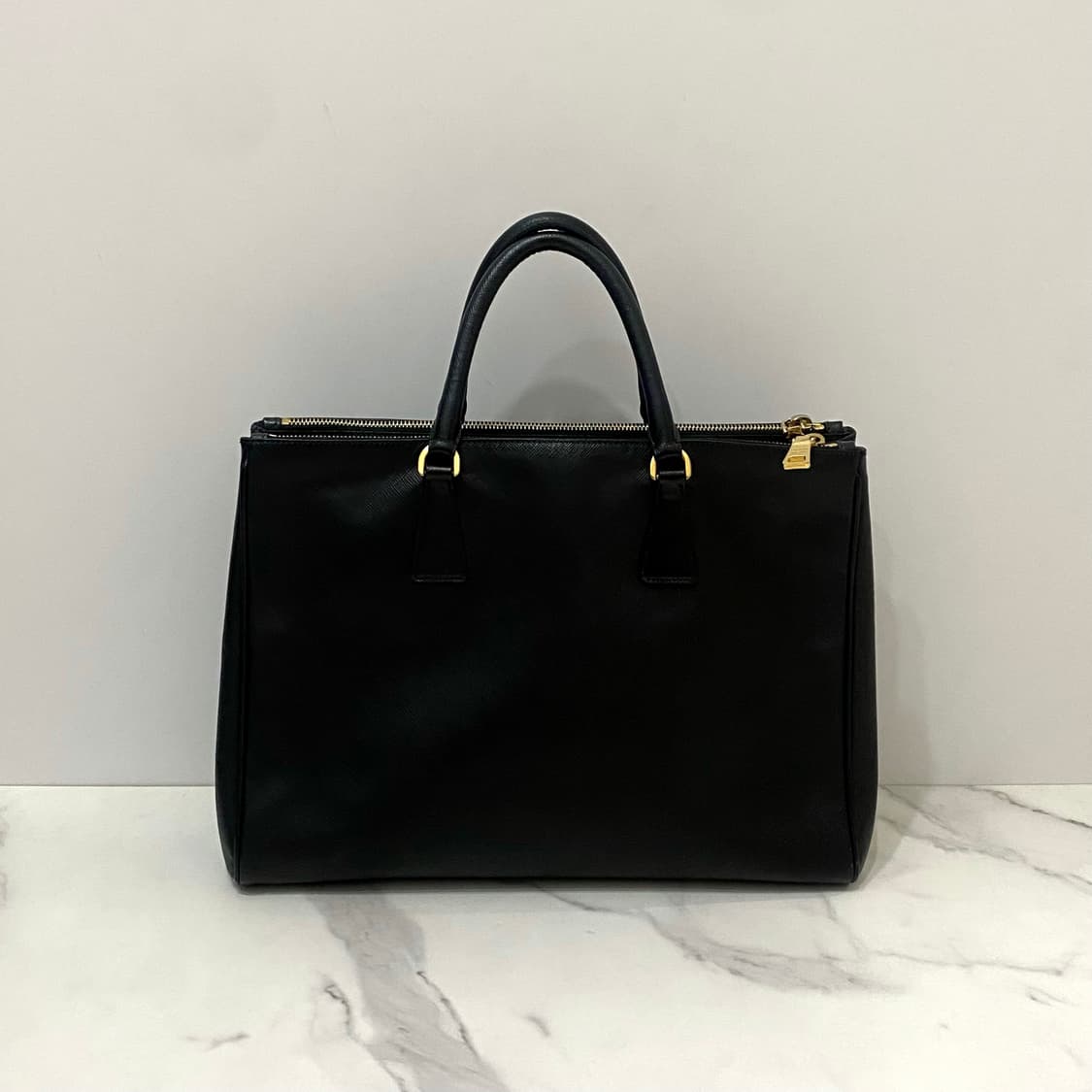 프라다 사피아노 레더 삼각로고 럭스 빅 토트백 블랙 B1786T 상품이미지2