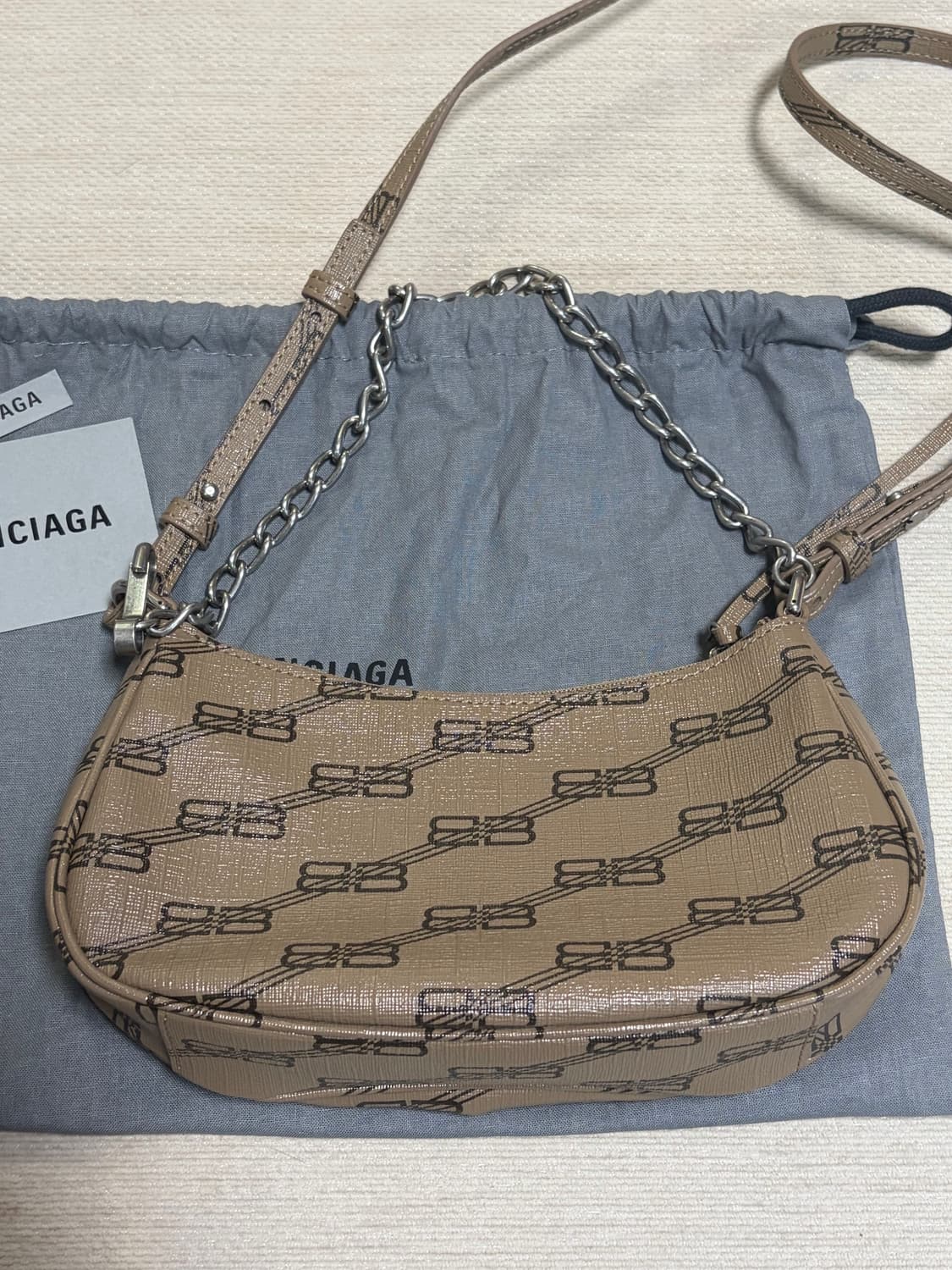 발렌시아가 르카골 체인 미니백 BB 모노그램 베이지 상품이미지6