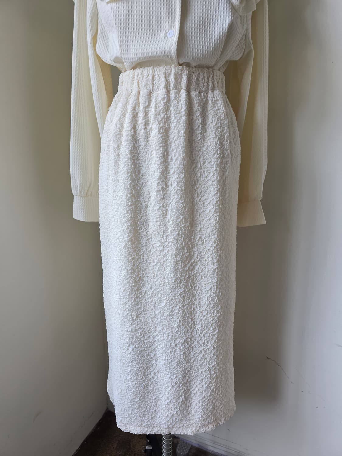 미착용 새상품 엠보 롱 스커트 상품이미지2