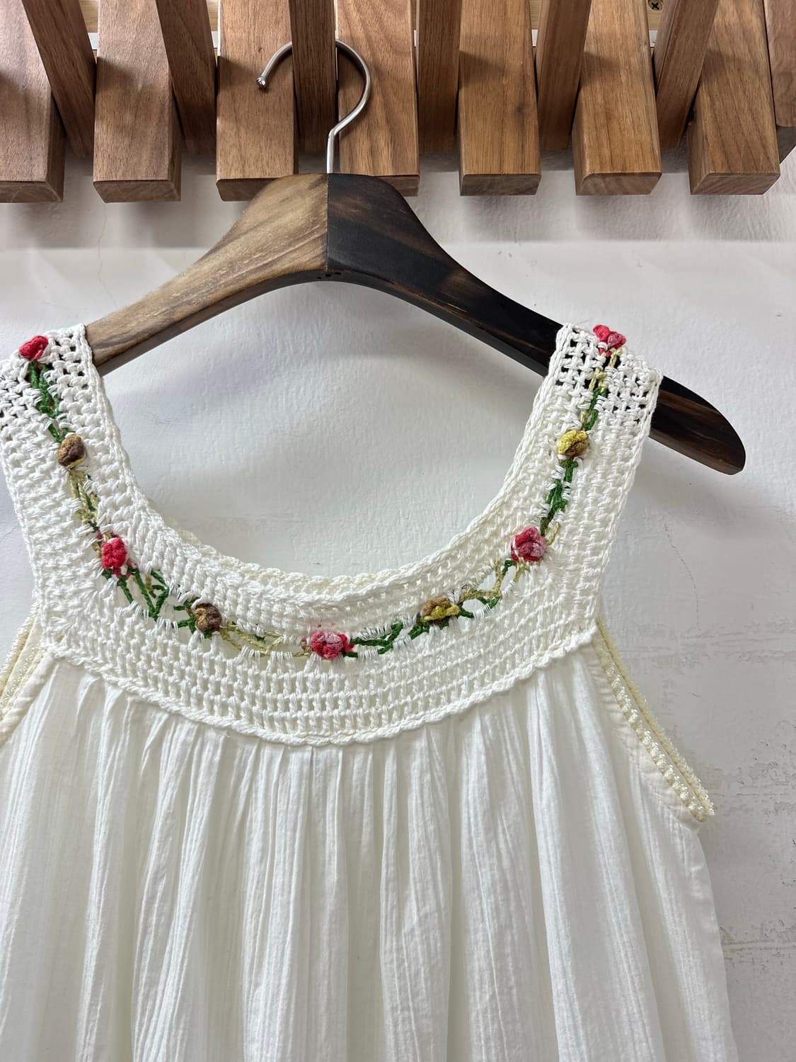 일본빈티지 코튼 100% 크로셰 요크 플라워 자수 셔링 슬리브리스 상품이미지2