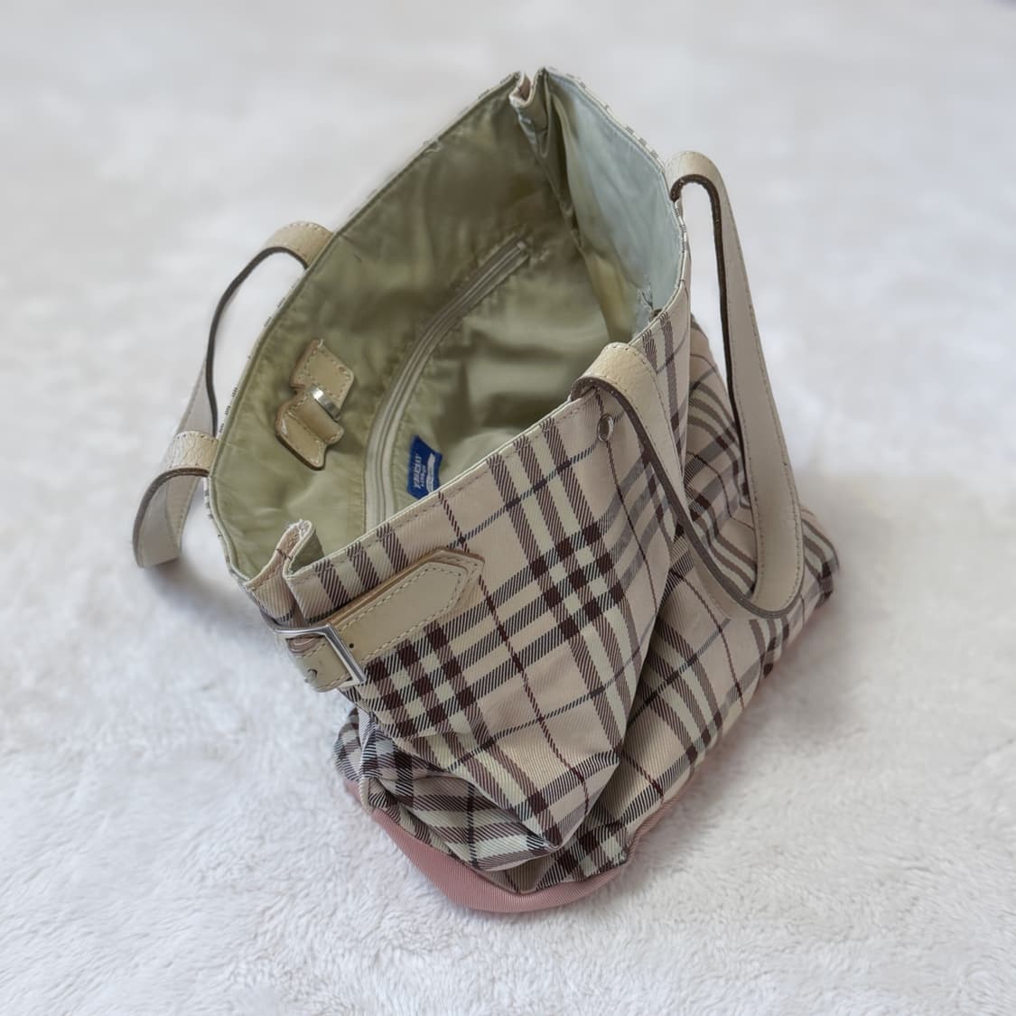 Burberry 버버리 블루라벨 딸기우유 버클 모리걸 숄더백  ≽^•⩊• 상품이미지1