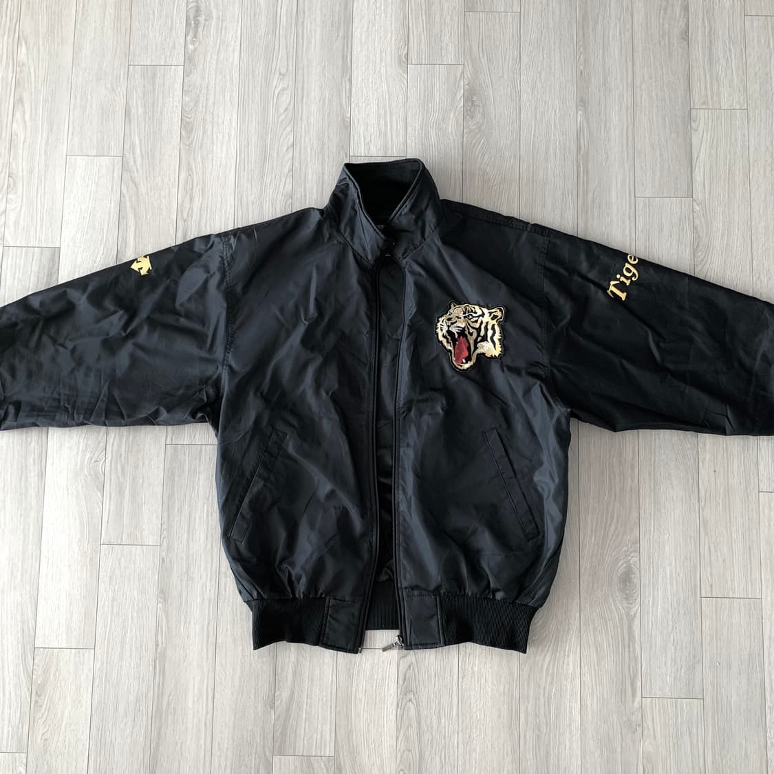 데상트 재팬 x 한신 타이거즈 나일론 블루종 자켓 상품이미지1