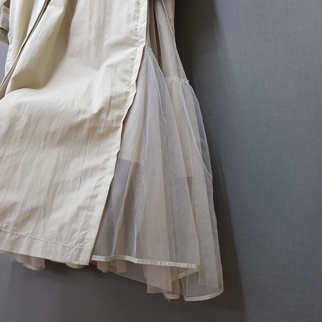 오즈세컨 2022 튤 레이어 트렌치코트 76-90-155사이즈 상품이미지4