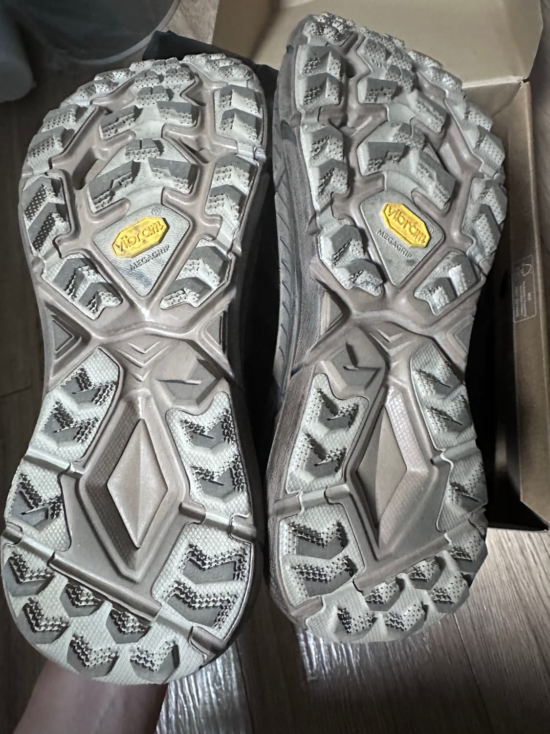 호카x새티스파이 마파테 스피드4 라이트러버 275 상품이미지6