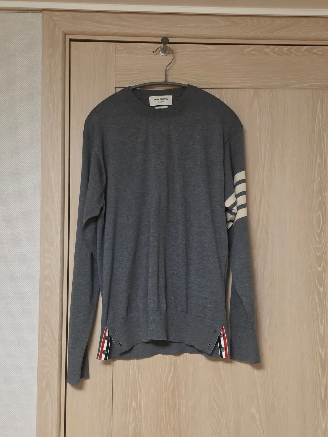 톰브라운 사선완장 메리노울 니트 4사이즈 그레이 상품이미지1