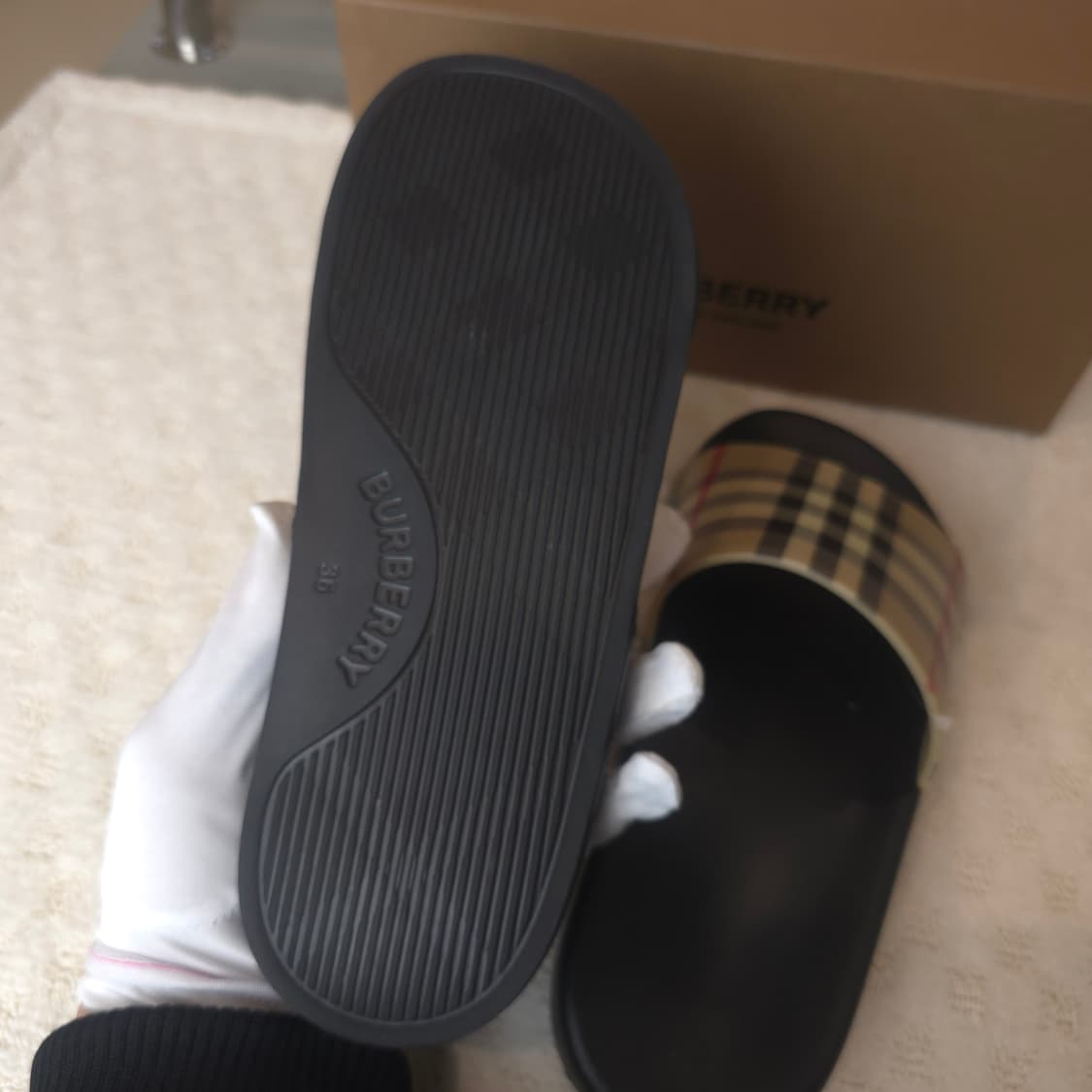 [정품/중고] 버버리 슬리퍼 (새상품) 상품이미지3