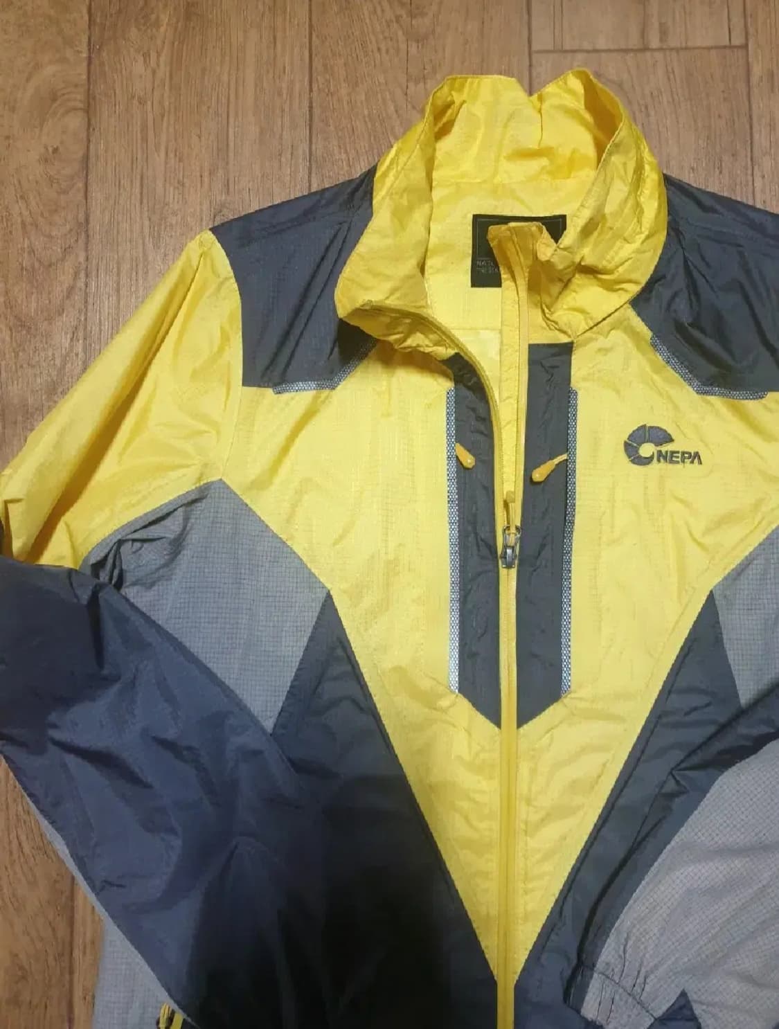 네파 아웃도어 바람막이 95 사이즈입니다 상품이미지4