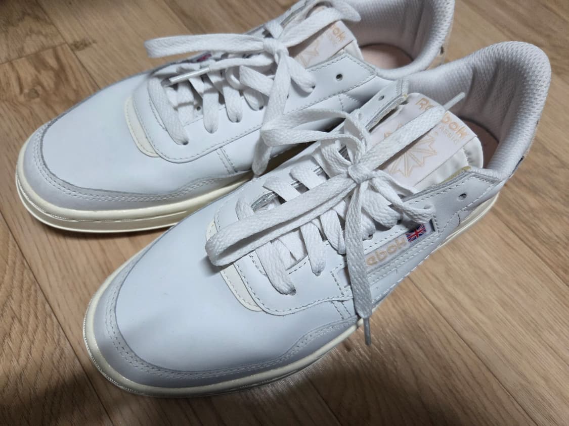 리복 코트 피크 베이지 260 팝니다 상품이미지1