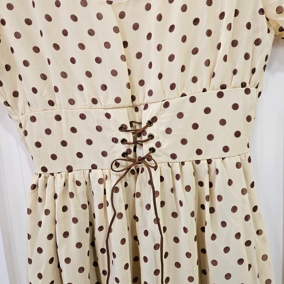 아마벨(Amavel) 초코도트 레이스업 원피스 상품이미지2