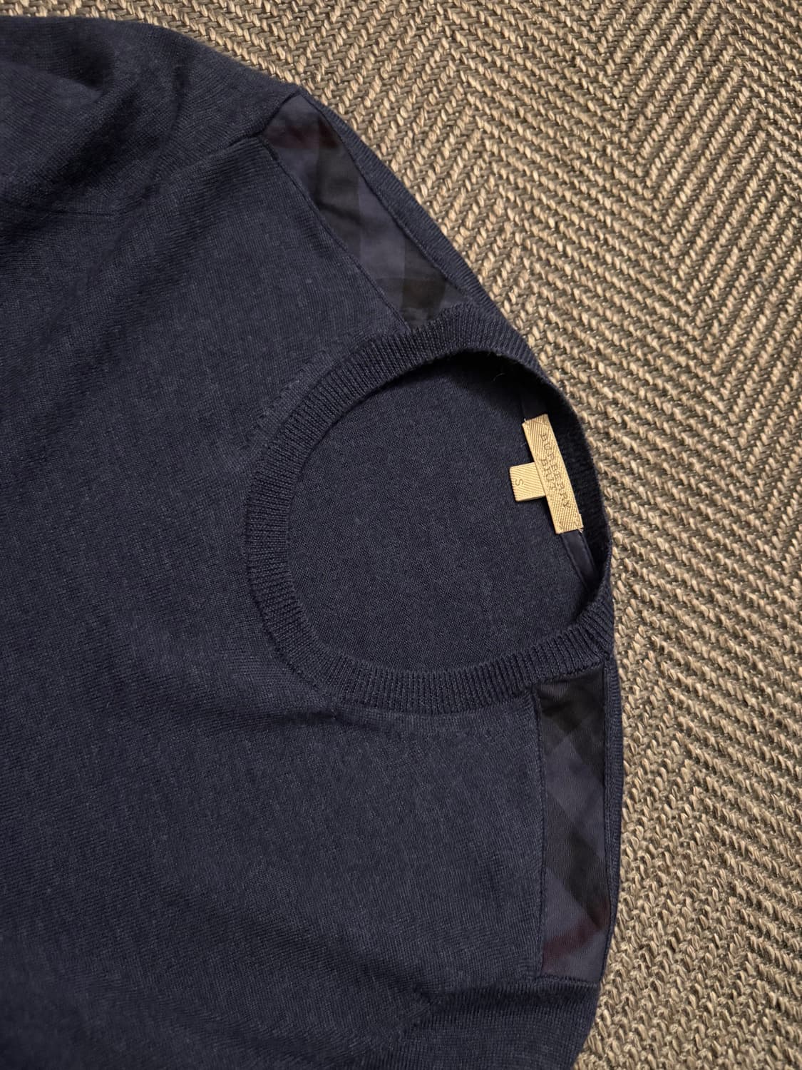 버버리 파인 메리노 울 견장 니트 S 상품이미지2