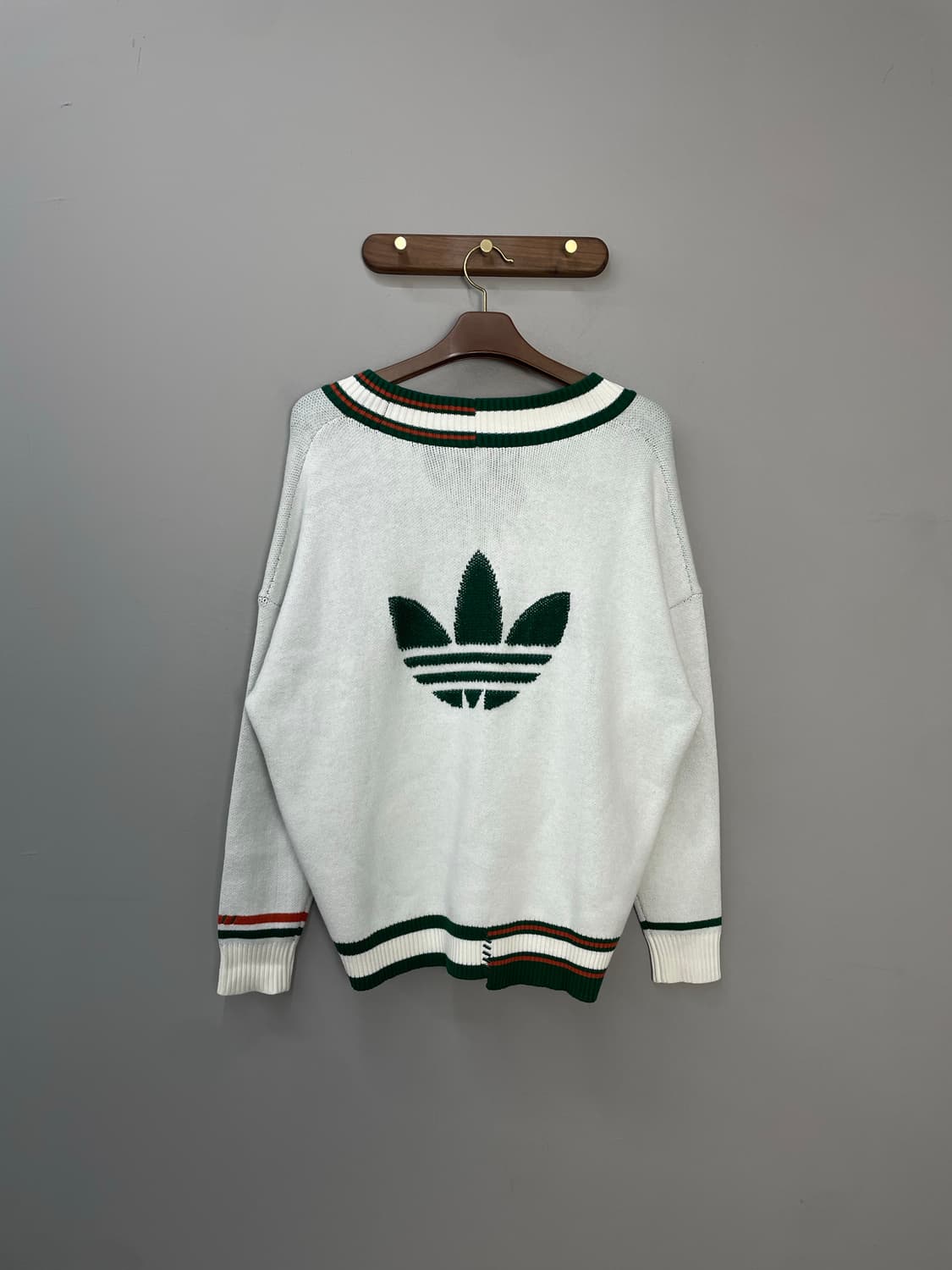 아디다스 오리지널 빅로고 브이넥 니트 H1182 상품이미지5