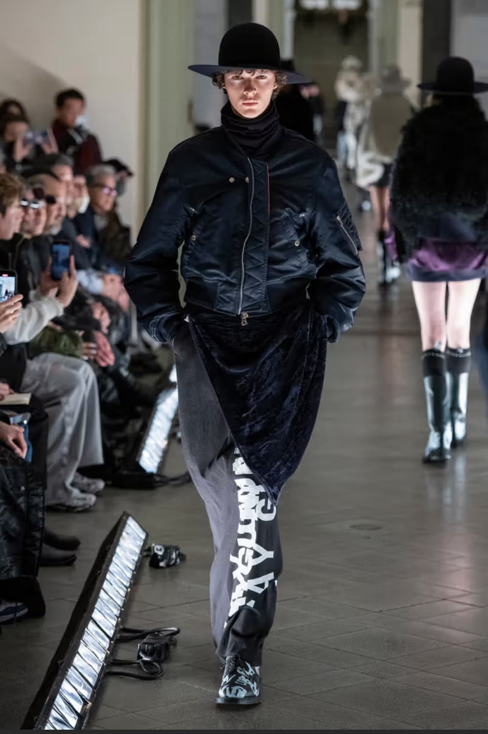 [50] 솔로이스트 two-way cropped bomber jacket 상품이미지4