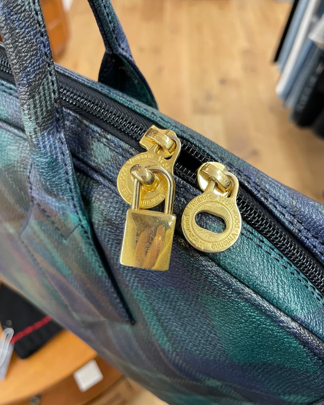 비비안웨스트우드 그린 체크 백 상품이미지6