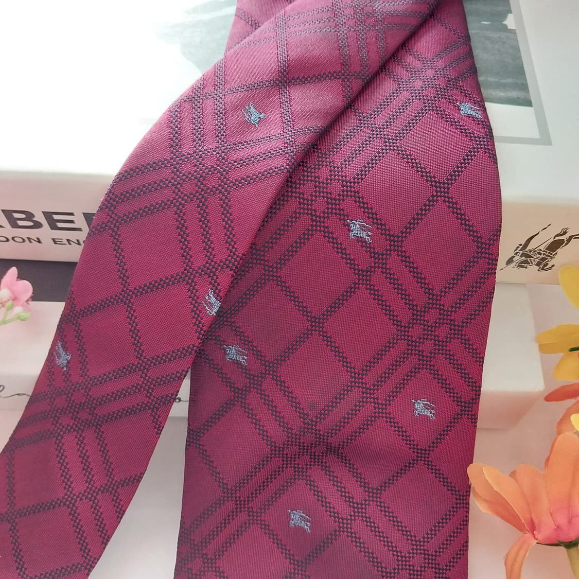 버버리 실크 와인 패턴 넥타이 9.5cm A+등급 K1390
 상품이미지3