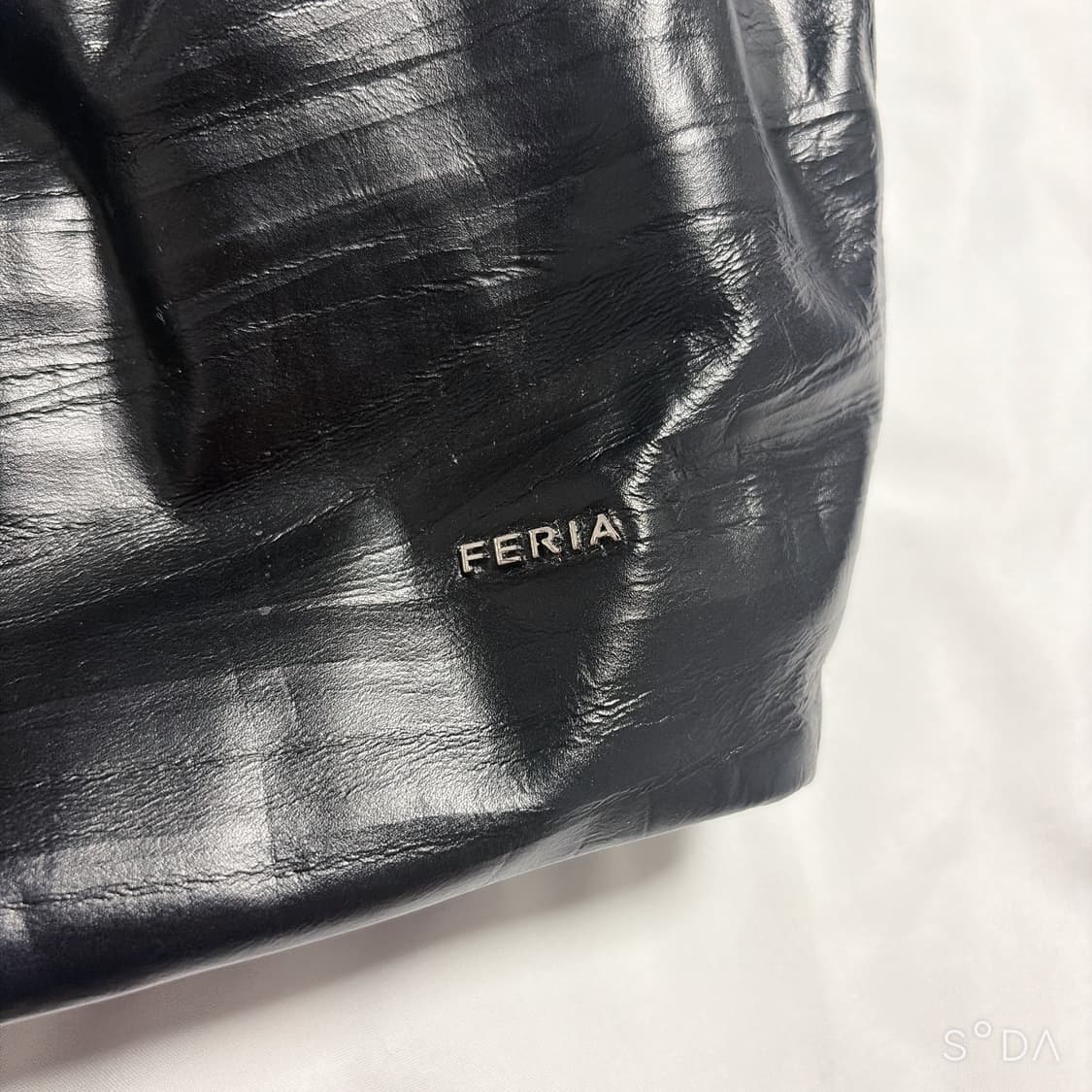 FERIA 페리아 블랙 레더 숄더백 상품이미지2