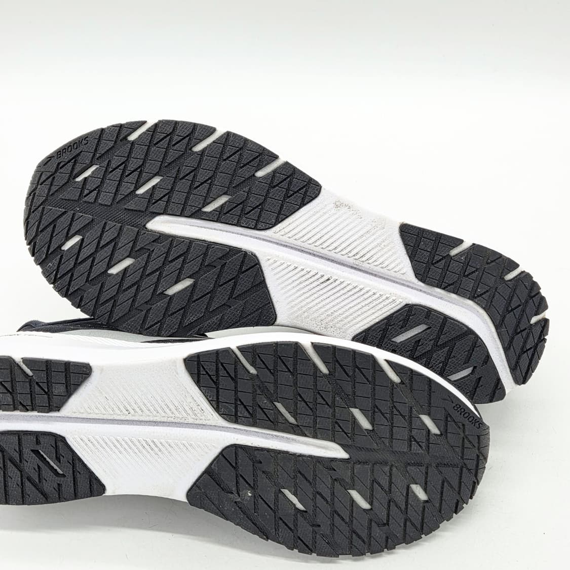 브룩스 하이페리온 템포 검/흰 (250 M) 상품이미지3