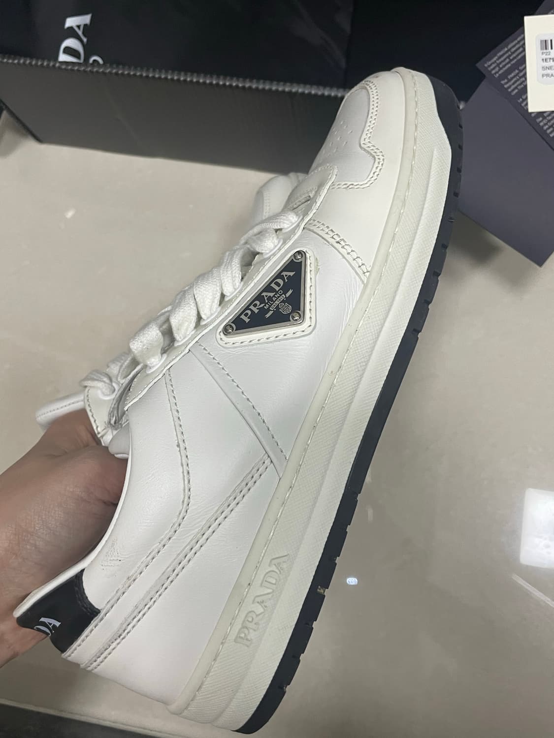 프라다 화이트 스니커즈 37사이즈 상품이미지4